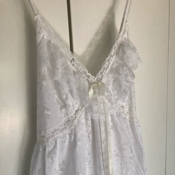 SOLD! Vintage romantic Barbizon maxi bridal nightgown - Picture 3 of 10